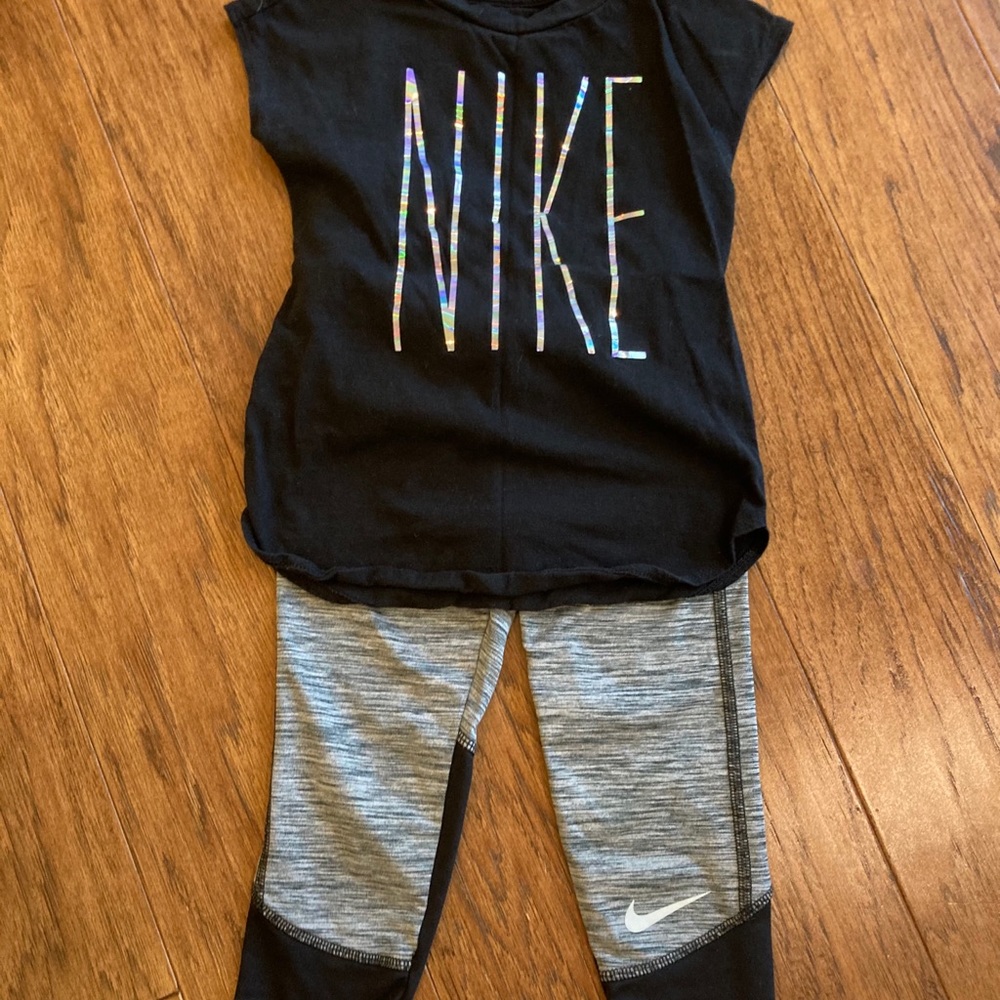 Girls size 4 T Nike two piece outfit